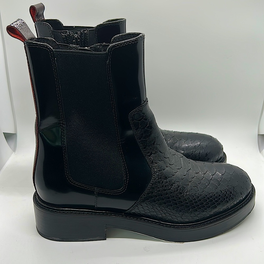 Jeffrey Campbell Black Faux Snakeskin Chelsea Leather Boots Shoes **Size 7** - Picture 3 of 10